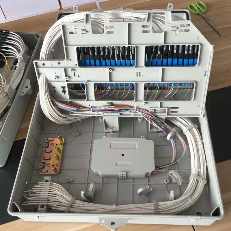 FTTH BOX 16 แกนกลางแจ้ง 16 พอร์ตกล่องกระจายไฟเบอร์พร้อมกล่องเทอร์มินัลแยก plc 1x16 สำหรับติดผนังและเสา