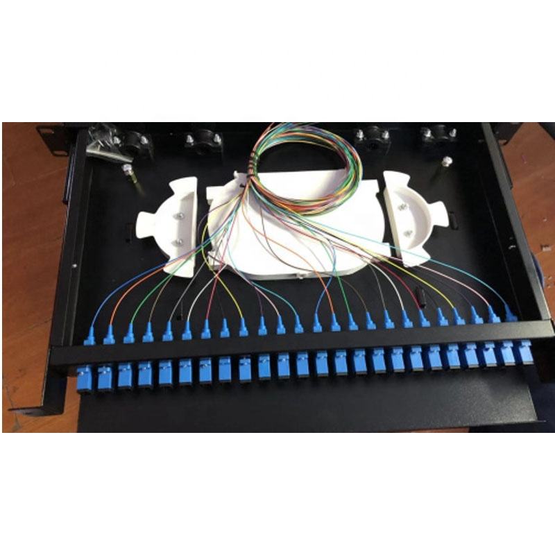 19 นิ้ว ODF เลื่อน SC / UPC / APC 12 พอร์ต lc 24 คอร์แผงแพทช์ไฟเบอร์ออปติก odf FTTH SC / FC / ST / LC ชั้นวางกล่องเลิกจ้าง